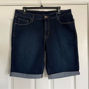 Levi’s Women’s Dark Blue Denim Bermuda Shorts Size 33 NWOT